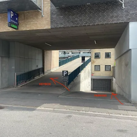 Ξενοδοχείο με διαμερίσματα Modern With Rooftop, Privat Balcony, & Free Parking,next To Attractions