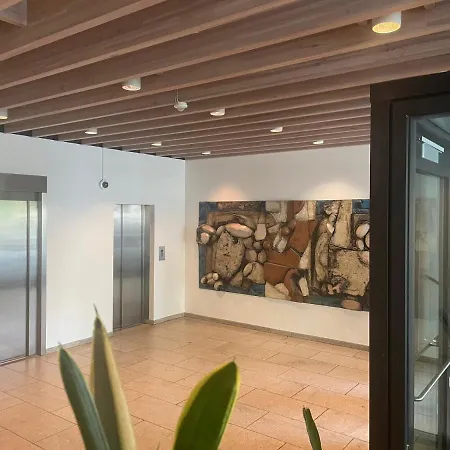 Modern With Rooftop, Privat Balcony, & Free Parking,next To Attractions