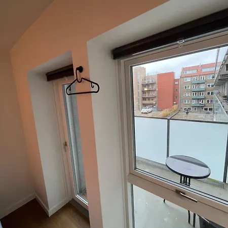 Modern With Rooftop, Privat Balcony, & Free Parking,next To Attractions Aparthotel