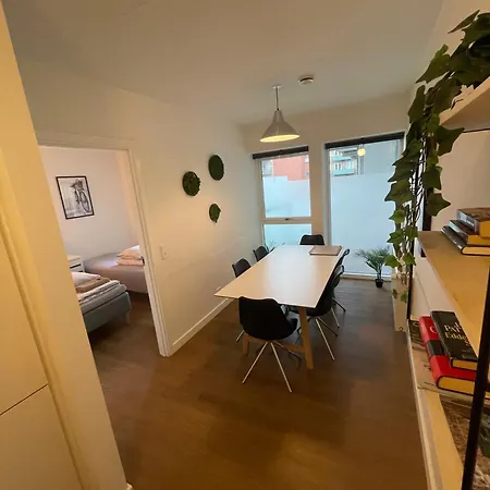 Aparthotel Modern With Rooftop, Privat Balcony, & Free Parking,next To Attractions