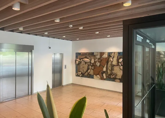 Modern With Rooftop, Privat Balcony, & Free Parking,next To Attractions