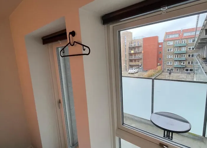 Modern With Rooftop, Privat Balcony, & Free Parking,next To Attractions Apartahotel