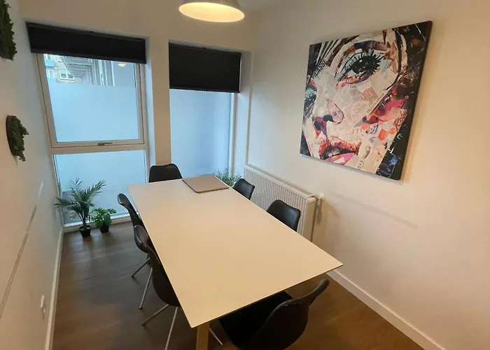 Lejlighedshotel Modern With Rooftop, Privat Balcony, & Free Parking,next To Attractions 3*