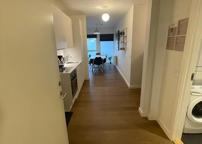 Modern With Rooftop, Privat Balcony, & Free Parking,next To Attractions