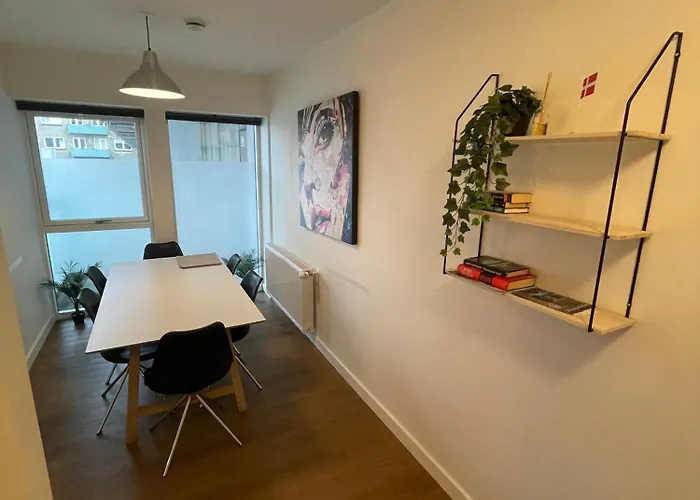 Modern With Rooftop, Privat Balcony, & Free Parking,next To Attractions Apartahotel